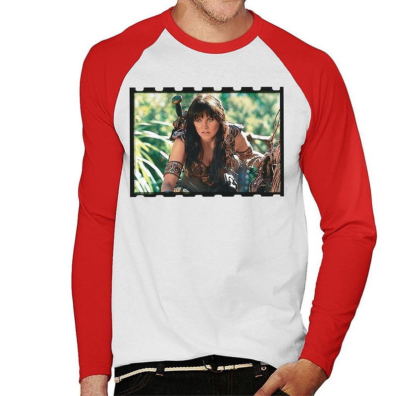 Xena Warrior Princess Spying Men’s Baseball Long Sleeved T-Shirt